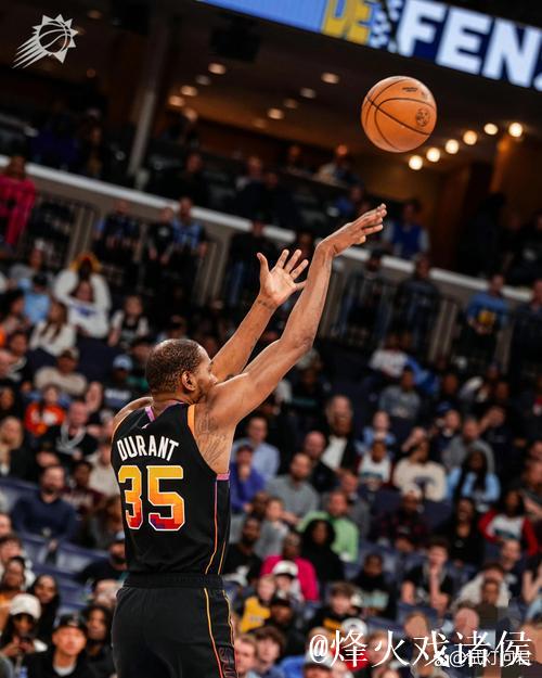 杜兰特利用掩护命中三分,终场前火箭与掘金连中四记远投对决 杜兰特利用掩护命中三分,终场前火箭与掘金连中四记远投对决