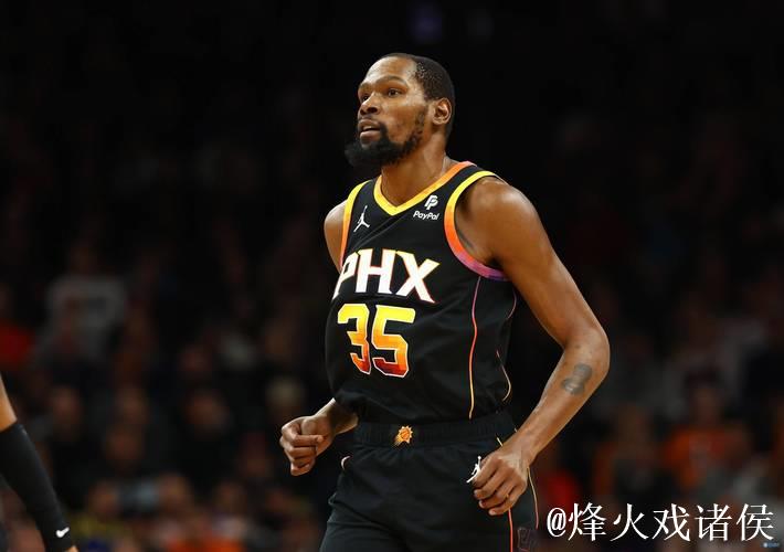 杜兰特利用掩护命中三分,终场前火箭与掘金连中四记远投对决 杜兰特利用掩护命中三分,终场前火箭与掘金连中四记远投对决