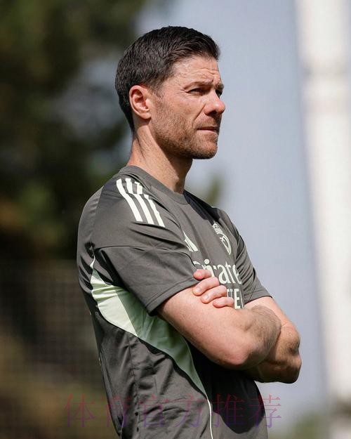 斯基拉:阿隆索拒绝拜仁利物浦报价 他在等待皇马